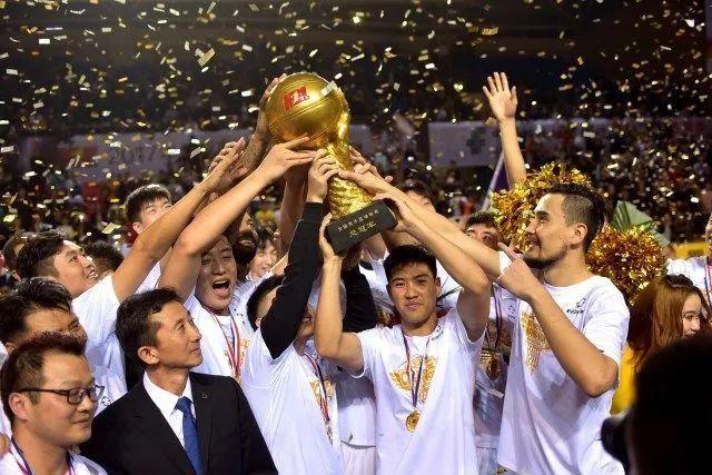 张文逸与广东续签一年合约 徐杰的B类合约明夏到期